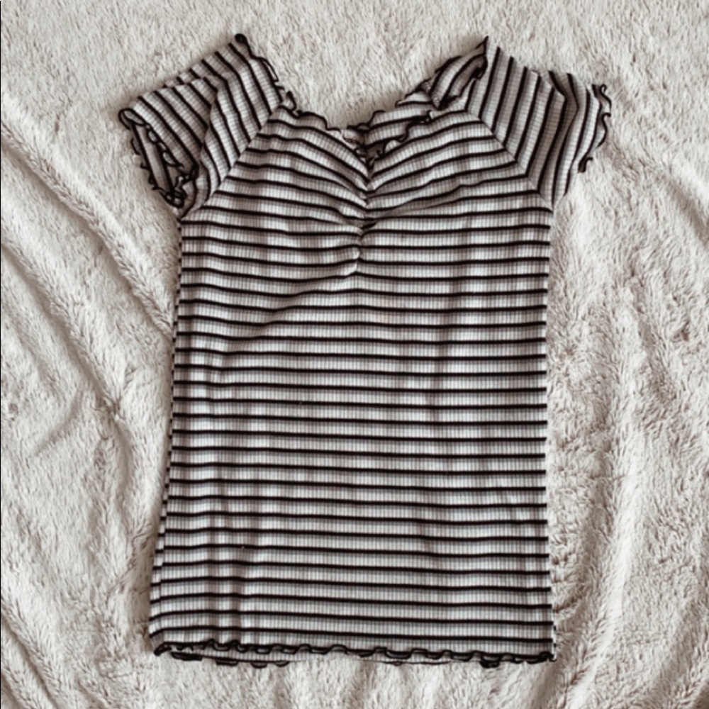 cute striped top!